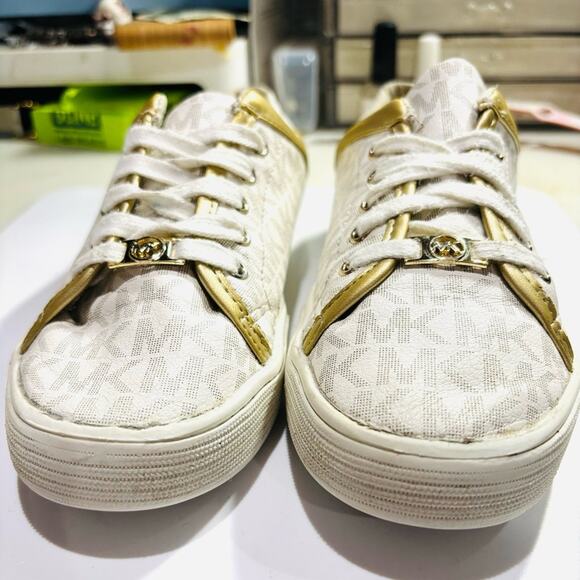MICHAEL KORS Girls Monogrammed Platform Sneakers in Beige & Gold Sz 2 - Picture 3 of 8